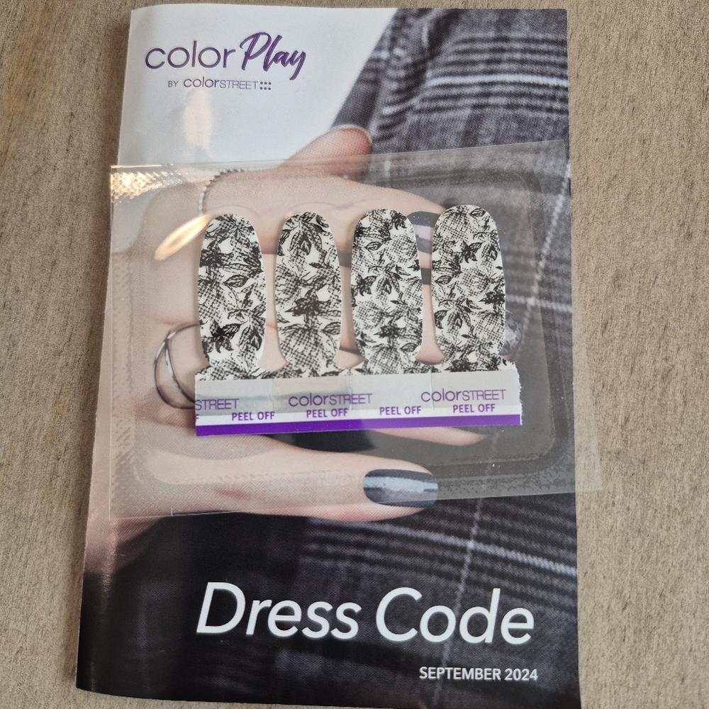 Color Street Nail Polish Strips - Out of Office Accent Strips